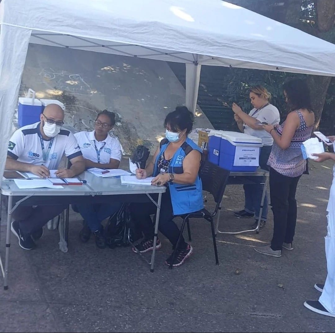 CMS MARCOLINO CANDAU – VACINAÇÃO NA PRAÇA DO ESTÁCIO